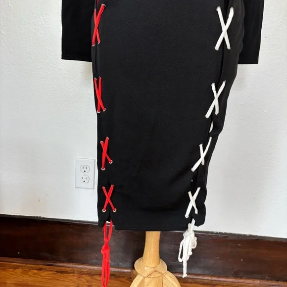 Boohoo Black Deep V-Neck Red & White Lace Up Long Sleeve Midi Dress - Picture 6 of 10